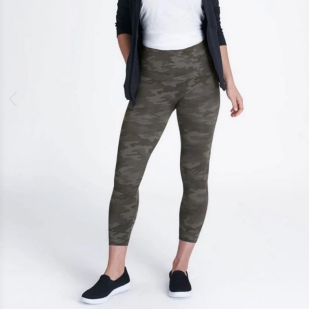 SPANX Look At Me Now Seamless Camouflage Cropped Leggings Size XL